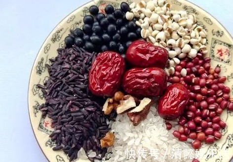 坚持喝了3个月这粥，白发少了，气色好了，闺蜜效仿也做给妈妈喝