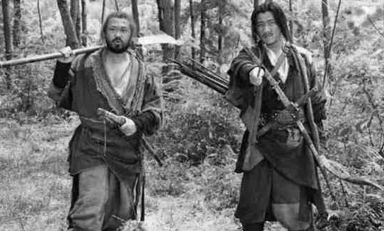 古代|古代赶考生盘缠丰厚,为何土匪坚决不打劫?土匪:你看他腰间绑的啥!