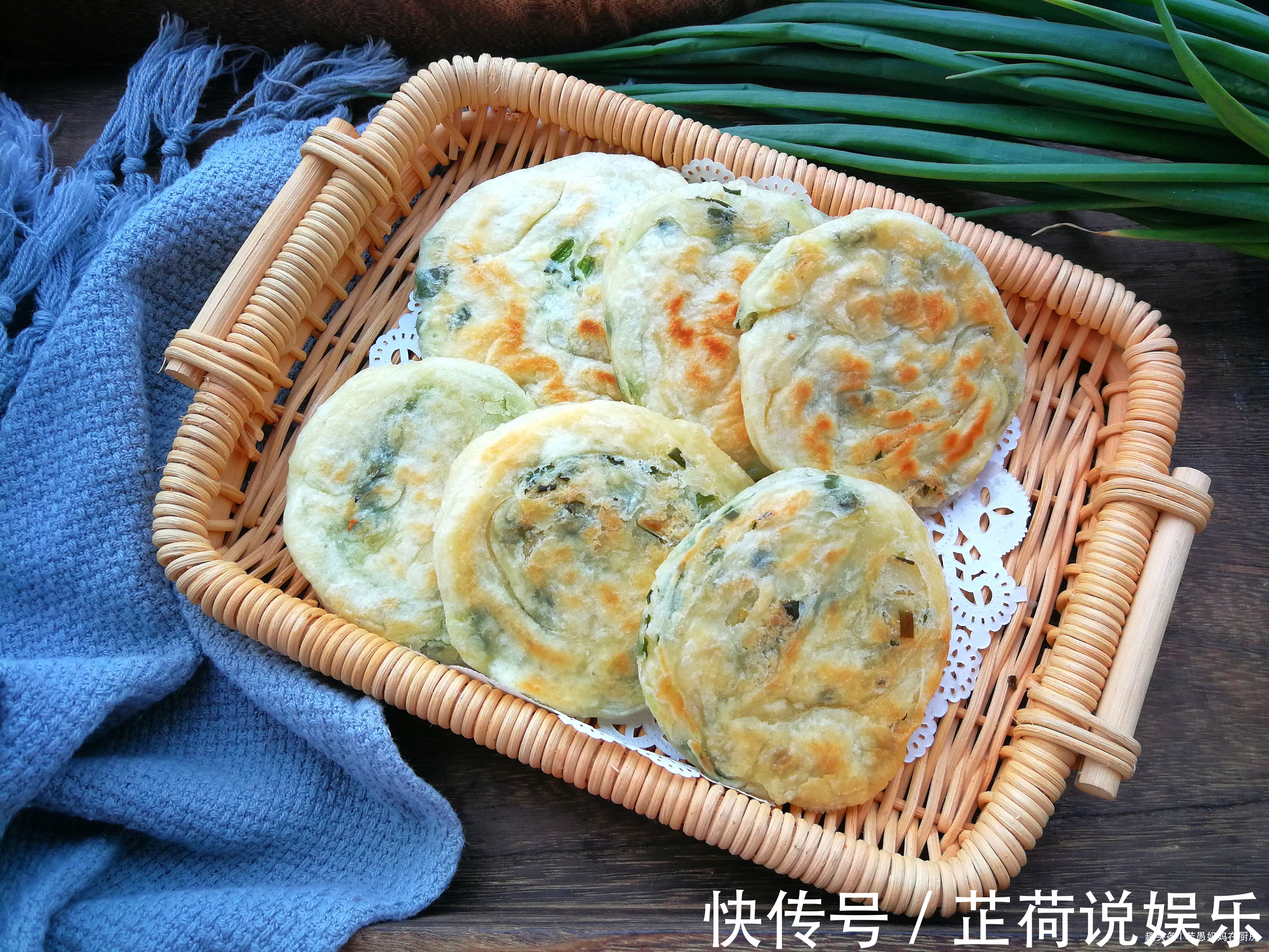 葱油饼新吃法，不用揉面，不用烫面，外酥里嫩，放凉了也不会硬