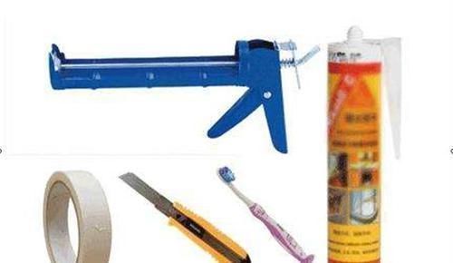 发霉处|玻璃胶发黑怎么洗也洗不掉,保洁阿姨教我这招解决,太聪明了