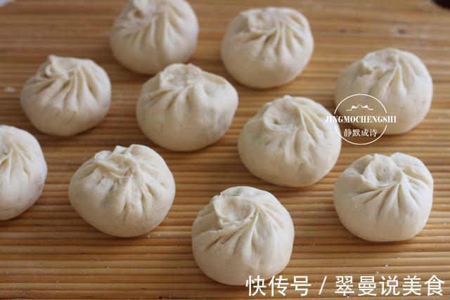 香菇油菜素包子的做法,油菜翠绿,馅香味美,小窍门全都告诉你