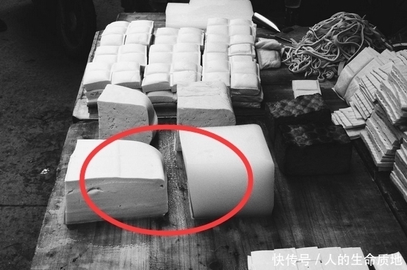  菜市场买豆腐时长点心，这两种豆腐吃了可能会中毒，下次看清楚
