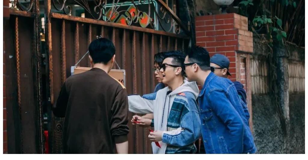 《哥哥》热度还没过，团综又要来了！4位队长3人亮相，唯独少他