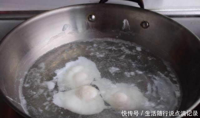 荷包蛋|水煮荷包蛋，水开后下锅是错的，多做两步，荷包蛋又圆又鼓不散花