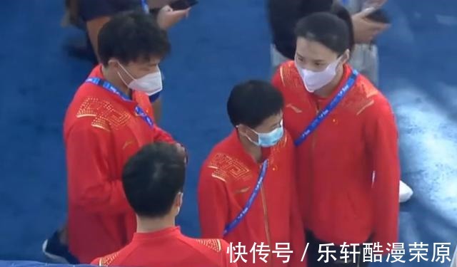 冠军|国际巨星！记者全围着全红婵一人，妹妹指导师哥这冠军咋丢的
