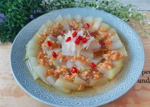  做法|冬季，这是金银蒜蓉酱汁的做法，冬瓜清淡味美颜值高，给肉都不换