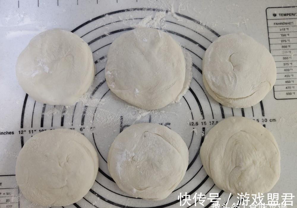 死面大饼怎么做软而不硬?用对和面水是关键,教程来了,一学就会