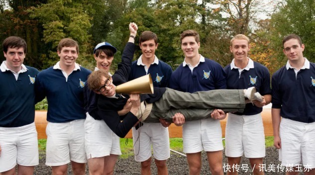 抗争 《万物理论》顽强抗争命运,最终成就伟人