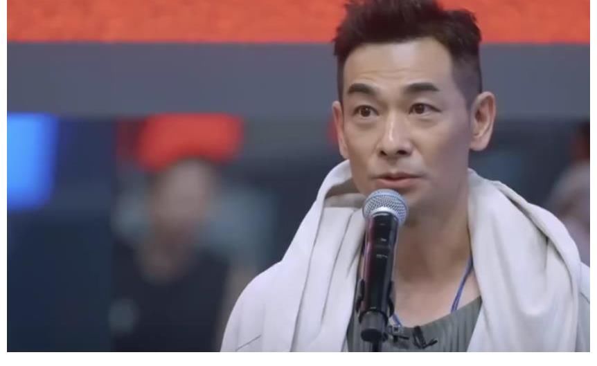 趙文卓|《披荊斬棘的哥哥》：陳小春出奇招，隊(duì)長(zhǎng)張晉卻只敢求穩(wěn)，太可惜