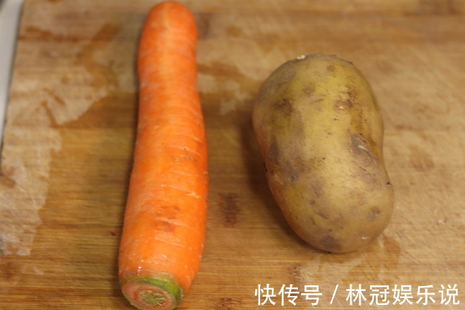 黄皮|它是“碱性食物”,女人常吃,嘴巴不臭,头发乌黑,皮肤也嫩了