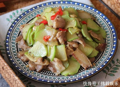 冬季养生，不妨多给家人吃此菜，补钙质，提高智力，肌肤更细腻