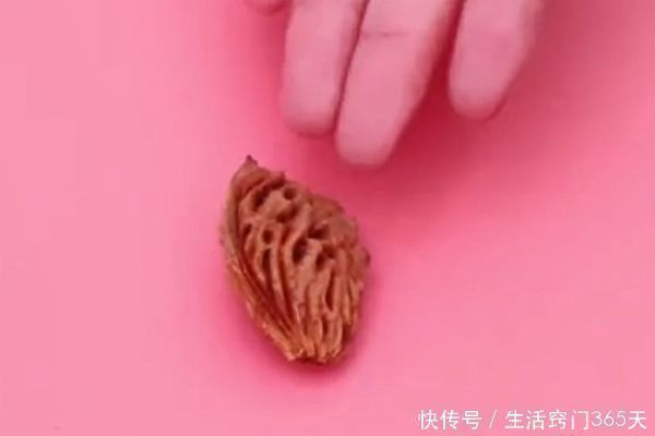 废物|吃剩下的桃核，一个也别扔，废物利用太“值钱”了，你学会了吗？