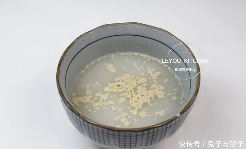 纯素馅大包子,比肉馅的汤汁丰富,吃着更香