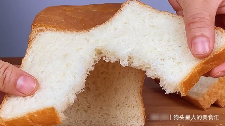 面包家常做法简单又好吃，不用揉出膜，蓬松柔软，想失败都难