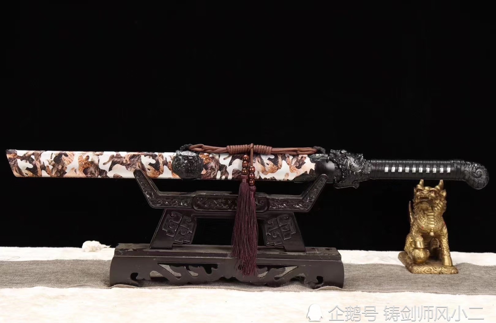 20寸皮鞘高锰钢发黑烂花锦衣卫佩刀一龙珠锦衣卫