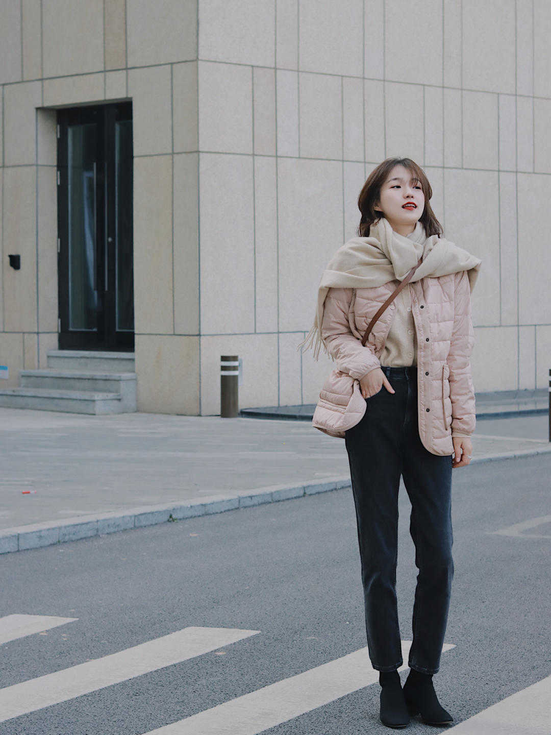 棉服 怪不得这么多人喜欢穿直筒牛仔裤,论保暖百搭,没有长裤能超过它