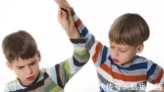 孩子|情商高的孩子,从小就有这4种表现,长大后会很受欢迎