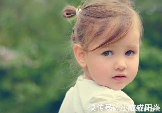 疏忽大意|情商低的孩子大多会有这5个表现,父母别疏忽大意,会害了孩子