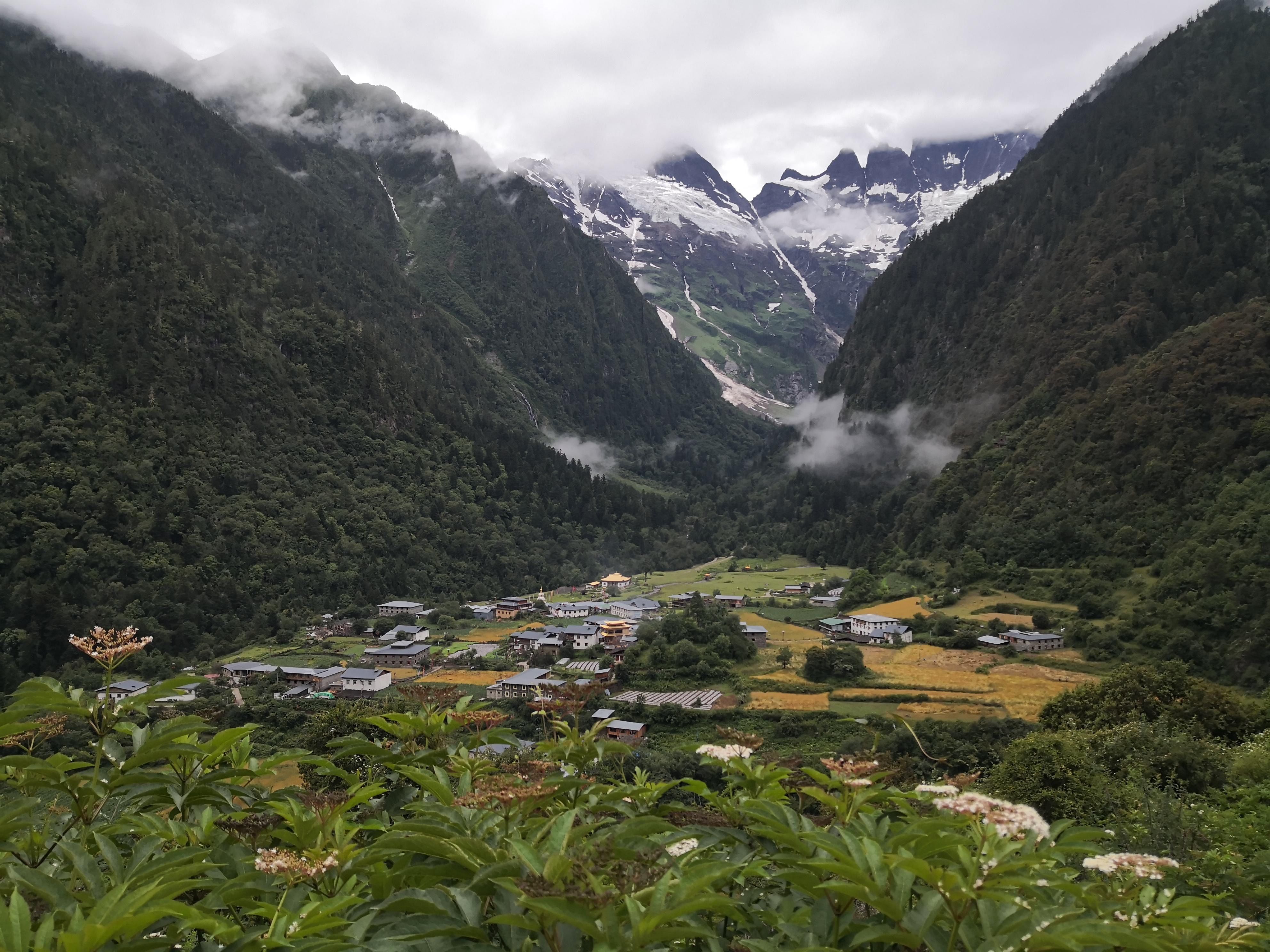 西当|#北京现代第七代伊兰特#不去天堂，就去雨崩