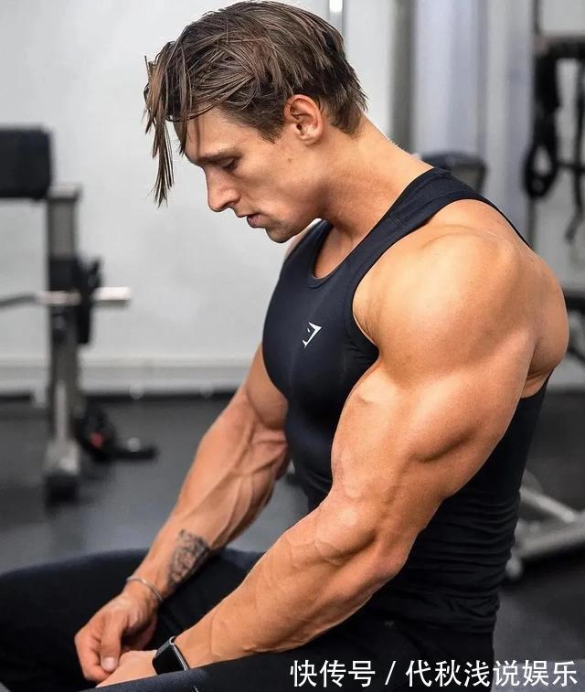 力量训练|常年训练的军人VS撸铁肌肉男,肌肉形态会有什么差别?