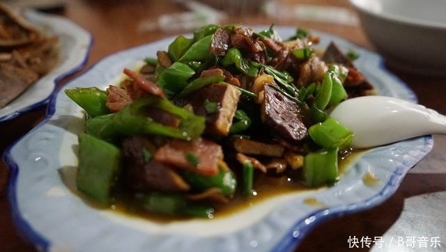 藏在破巷中的私房菜,五张桌子,一天营业两小时,想吃要提前预约