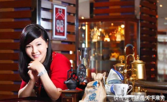 孩子|她连生5个孩子,坐拥数百家咖啡店,这个娃娃脸女富豪不简单