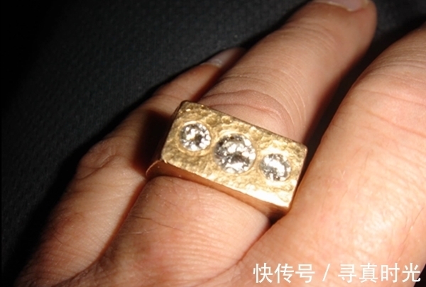 戒指|男子海边淤泥捡回一黄金戒指,发到网上,立马引起热议