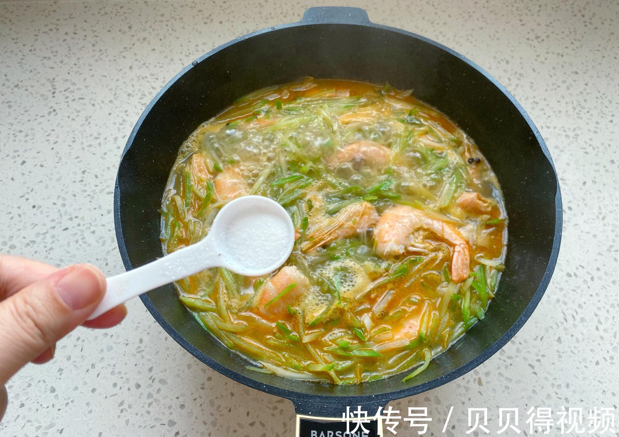 萝卜丝虾汤这样煮,味道鲜美又好喝,拌米饭汤汁都不剩