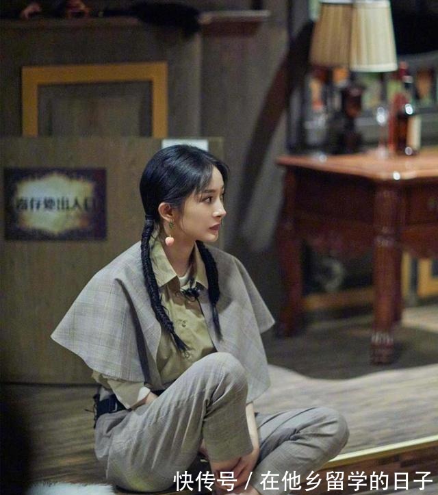 单品 比大衣更时髦的“斗篷”来了!5条选款穿搭思路,教你如何穿好它!