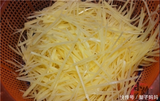 好吃|炒土豆丝时，先放醋还是后放醋？多数人一下锅就错了，难怪不好吃