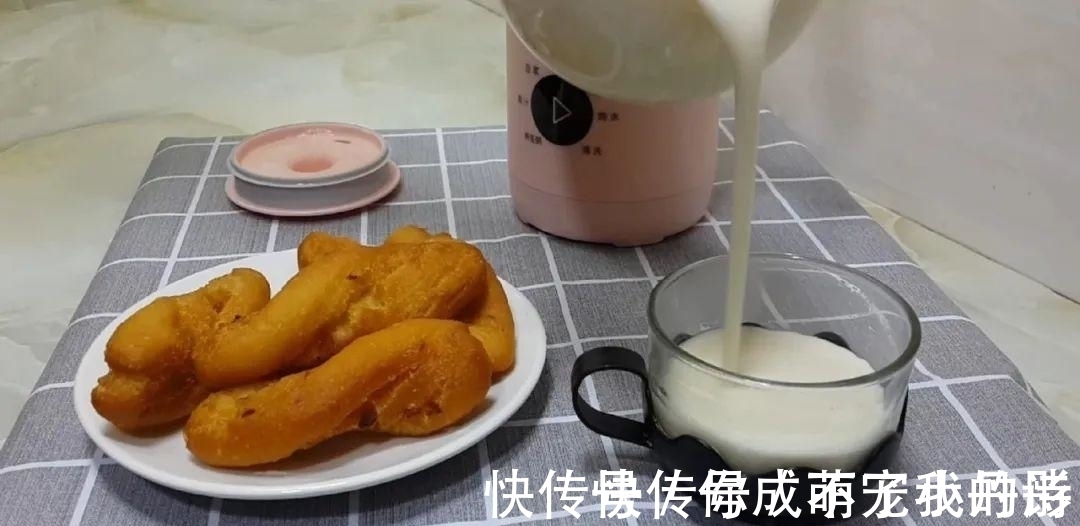 以后面粉就这样做,一次炸一锅,个个香酥掉渣,比油条麻花还好吃