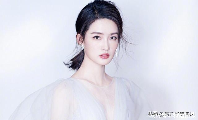 油皮女生睡前坚持做这4件事,就能赶走肌肤问题,轻松打造水光肌