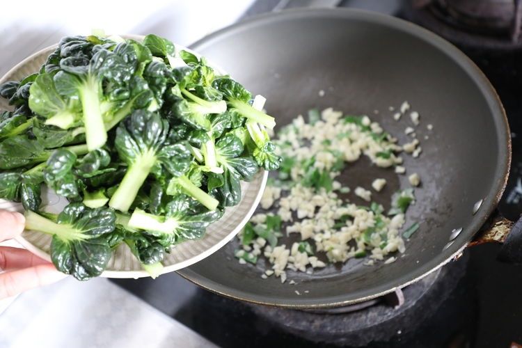 肠燥便秘|秋天多给家人吃这菜，2块钱一大把，简单炒一炒，鲜嫩营养又解腻