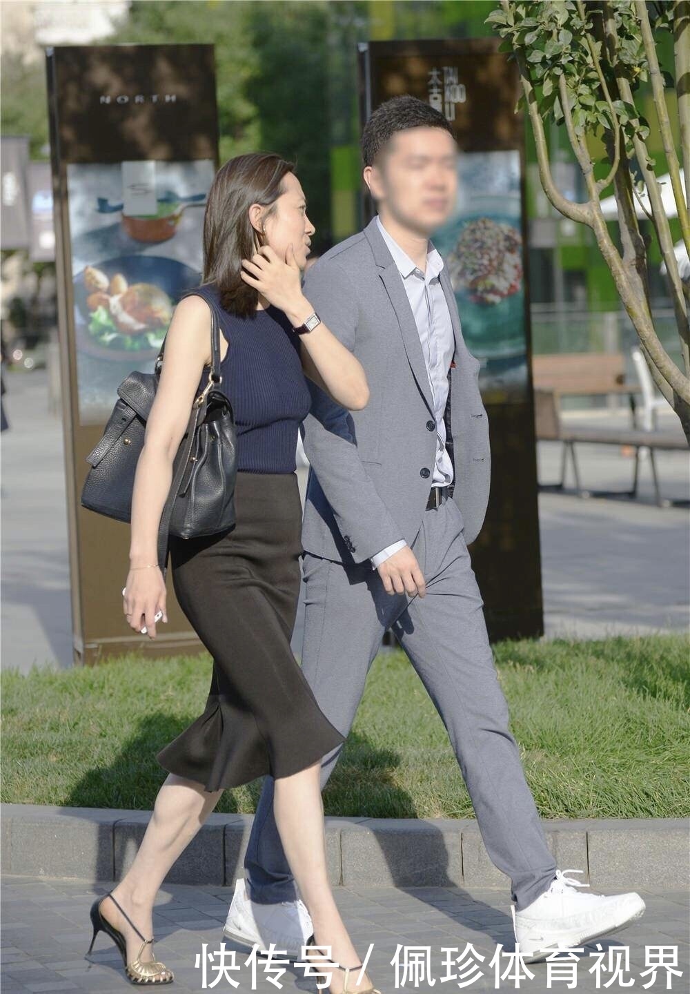 自信的女士,喜欢搭配紧身裙衬托自己身材,穿出满分的表现