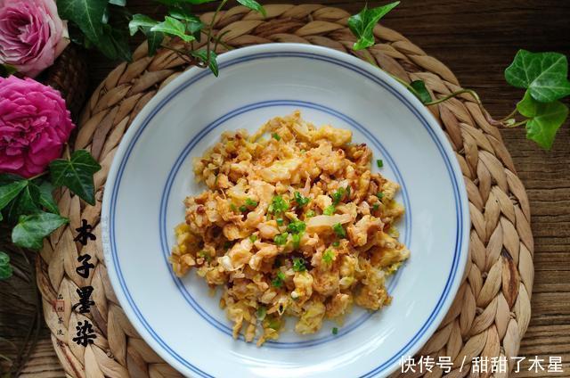 下饭|白菜这种做法,又鲜又香又下饭,不爱吃菜的她,都吃到不停口