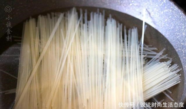 吃了几十年米粉,就爱这做法,煮一煮就出锅,比面条要好吃多了