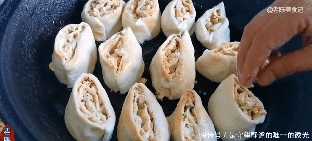 老陈美食:发面配豆腐做花卷,松软简单美味,老少皆宜
