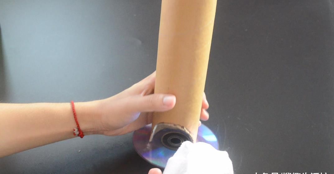 把纸筒粘在光盘上太厉害了, 解决了很多人困扰的烦恼, 赶紧试一试