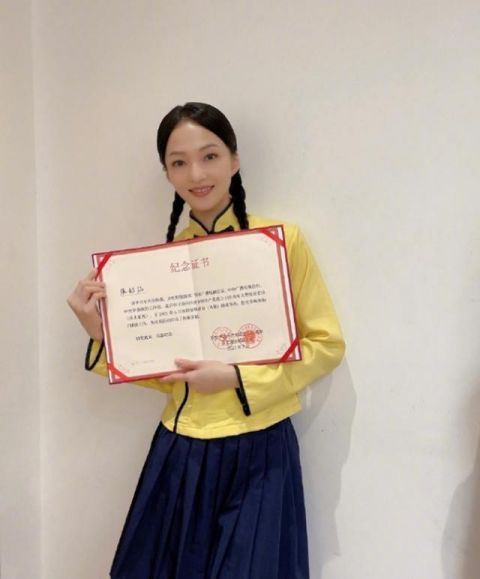 侯佩岑|與張韶涵同臺(tái)，潘瑋柏卻牽起了馮提莫的手，直言我媽媽欣賞不來(lái)她