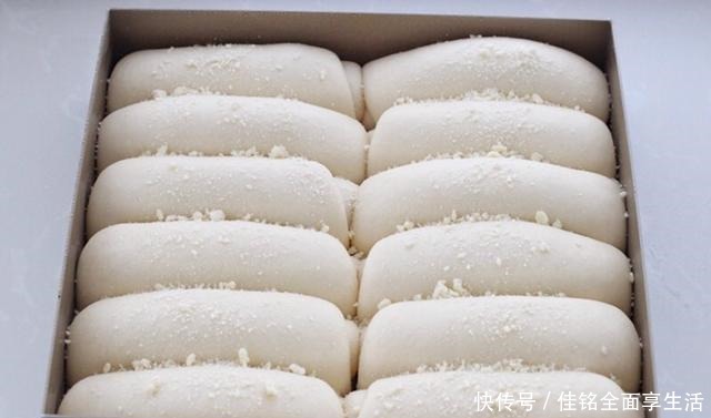 面包|做面包用中种法,出膜快细腻拉丝,既当早餐又是零食,出炉遭哄抢