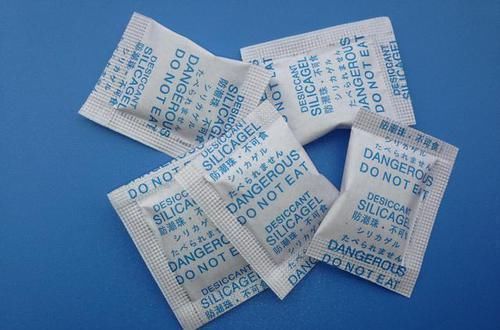 化学物质|3岁男孩将502滴入眼睛,奶奶的一个举动获医生称赞:姜还是老的辣