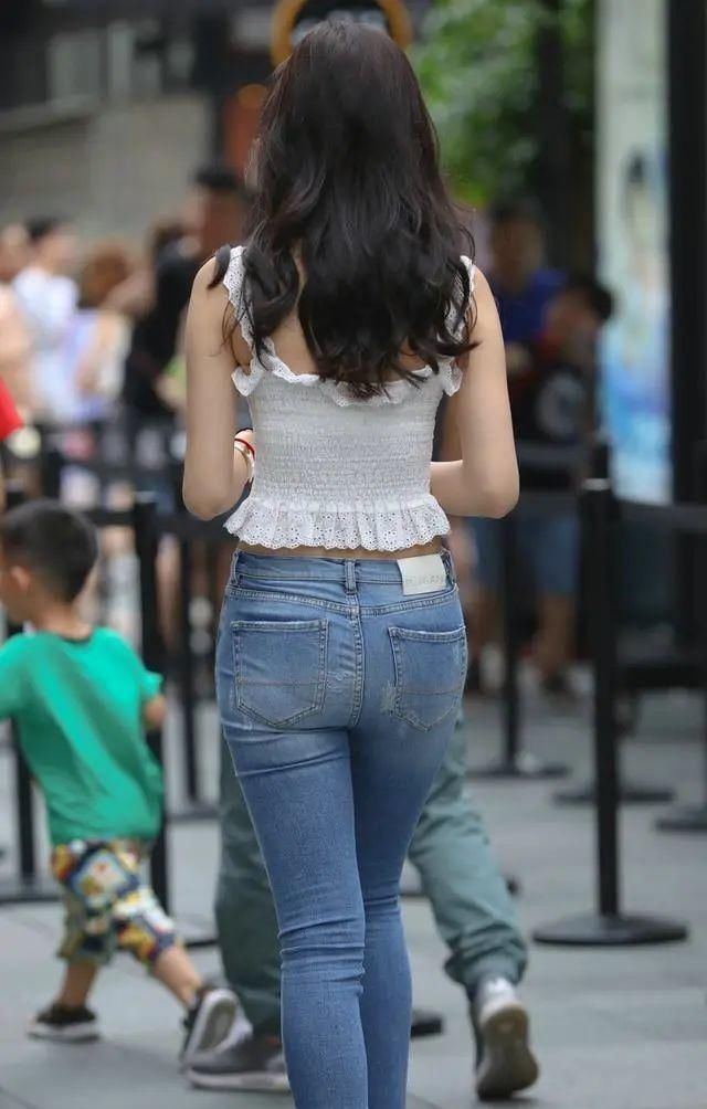 优雅感 牛仔裤穿出优雅感没丝毫赘肉,松紧有致非常百搭