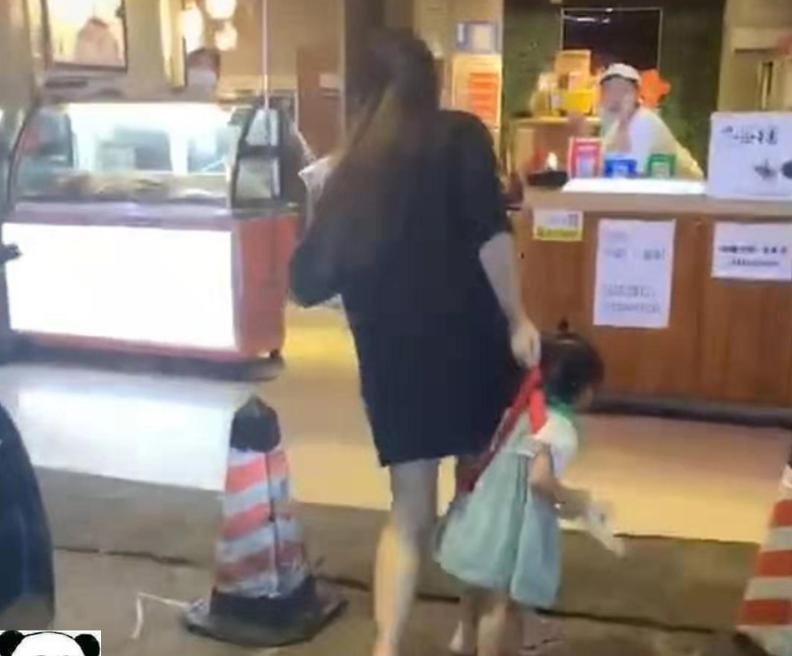 带娃|有种“不靠谱”叫小姨带娃,网友看完笑出声:真是一物降一物!