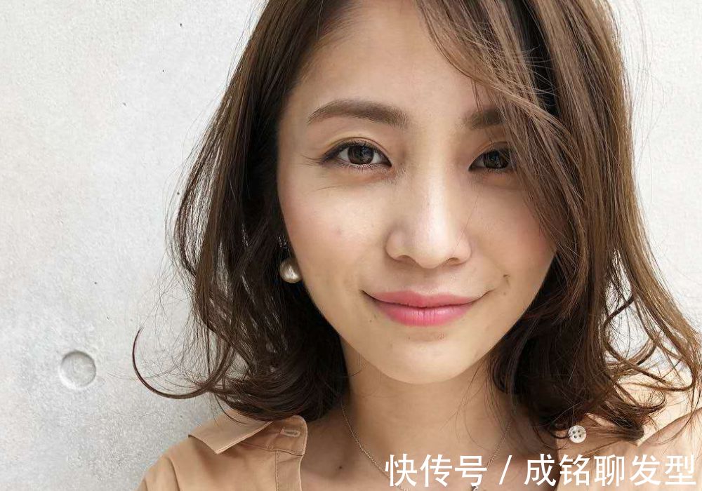 发型|四十的女人,都喜欢剪短刘海和短发?如何知道自己适合什么发型?