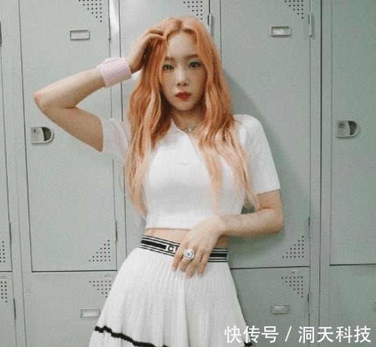 耳环 大宝石项链红毯回归,珍珠项链多层进发,社交媒体改变审美