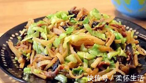 家常肉炒饼|美食推荐:凉拌金针菇,小米辣猪肚,家常肉炒饼,菠菜汤的做法