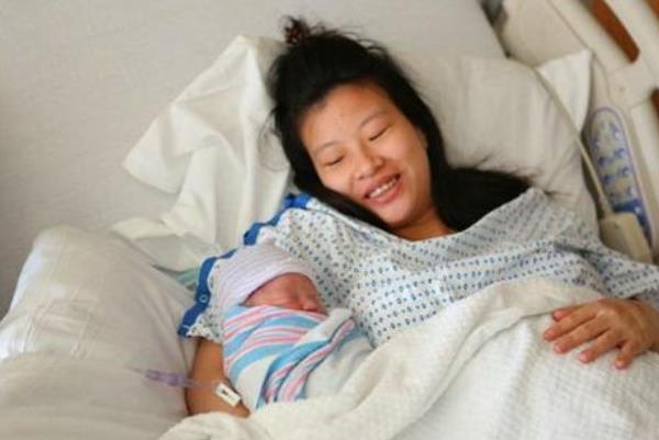 宝宝|90后产妇生下带壳宝宝,真是独具一格宝宝带膜出生有3大好处