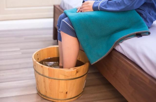 产妇|23岁宝妈,盲目跟风剖腹产,产后被催着下床时她后悔了,太疼了