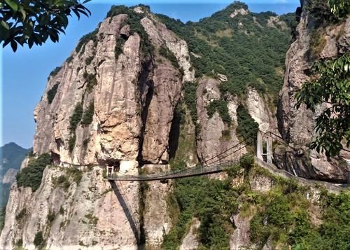 温州3条高空悬索桥，一座在洞头海上，一座在山里，剩下的在哪呢