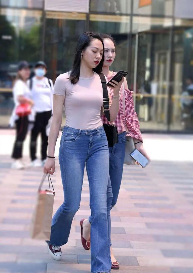 款式|有了“喇叭裤”的点缀, 既减龄又舒适, 潮人都爱这么穿!